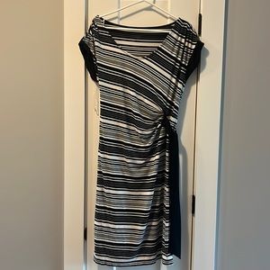 Liz Lange Black and White Shift Dress with Tie Waist